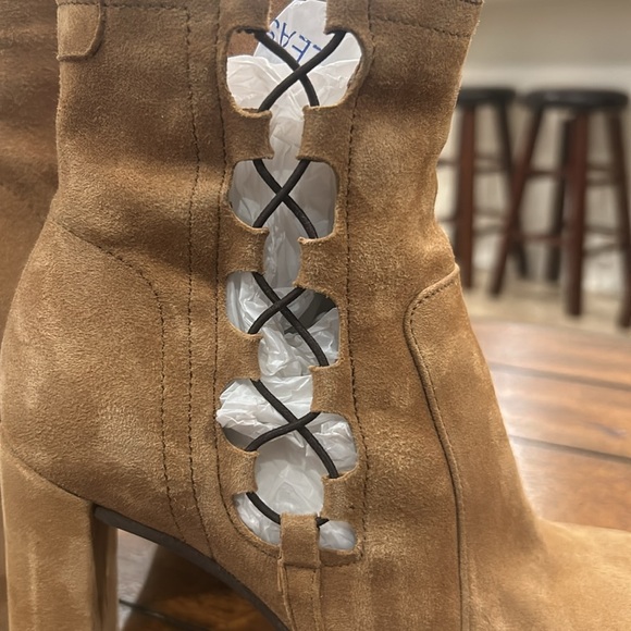 Free People Marietta Tan Suede Bootie/Cut Out Side/Elastic detail/ 1/2” Platform - Picture 11 of 12